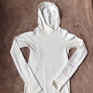 🤍✨Lululemon hooded long sleeve shirt